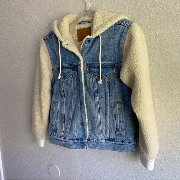 LEVI’S Ex-Boyfriend Sherpa-Lined Denim Trucker Jacket - Picture 11 of 14